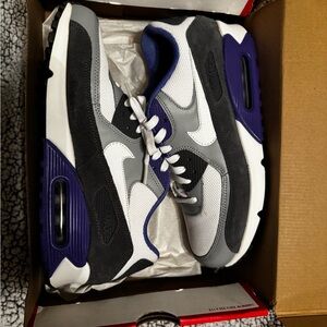 NIKE AIR MAX 90 ESSENTIAL